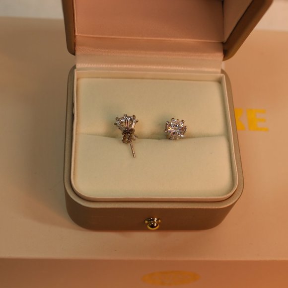 2 ct. Certified D Color VVS1 Moissanite Solitaire Stud Earrings NWB - Picture 3 of 9